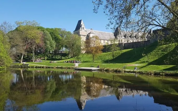 CHATEAUBRIANT - LES JARDINS DU CHATEAU - Résidence Seniors - LMNP à Châteaubriant