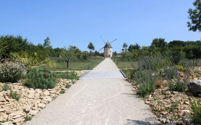 Domaine parc et canal à Marans