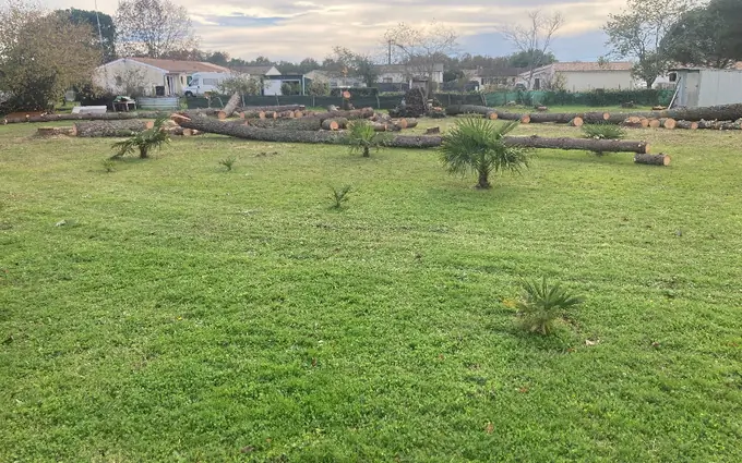 Terrain à partir de 900m² à les peintures à Peintures (33230)