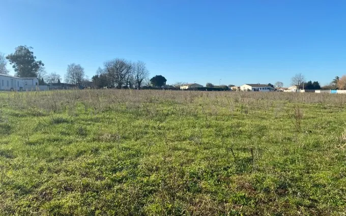 Terrain à bâtir à Grézac à Grézac (17120)