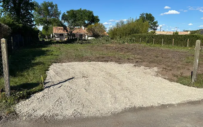 Terrain à partir de 500m² à Saint-Estèphe à Saint-Estèphe (33180)