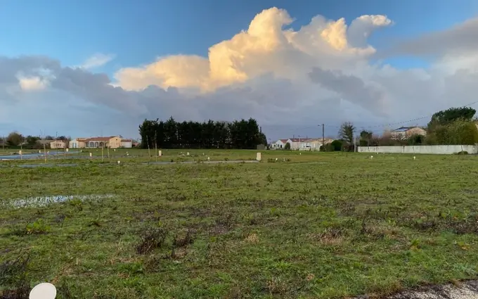 Terrain à partir de 400m² à Corme-Royal à Corme-Royal (17600)
