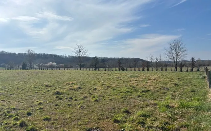 Terrain à bâtir à Serres-et-Montguyard à Serres-et-Montguyard (24500)