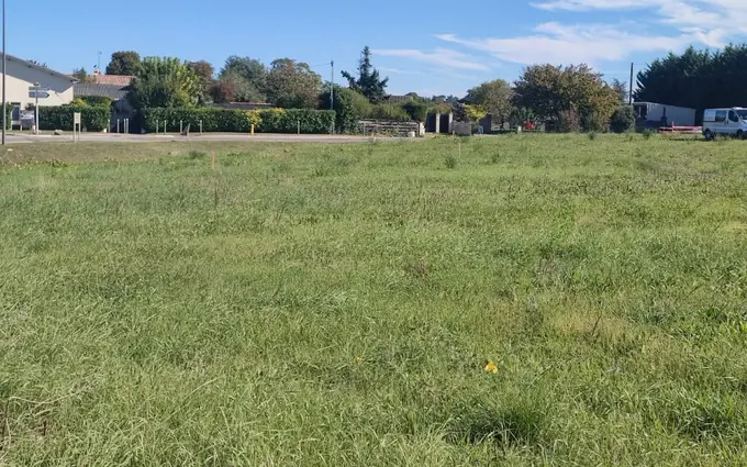 Terrain à partir de 600m² à Saint-Quentin-de-Baron à Saint-Quentin-de-Baron (33750)