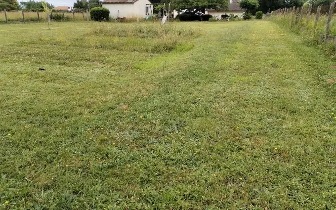 Terrain à partir de 800m² à Montlieu-la-Garde à Montlieu-la-Garde (17210)