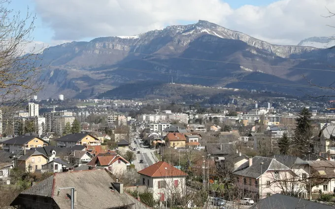 Cognin quartier connecté à 800m du Parc au Forezan à Cognin
