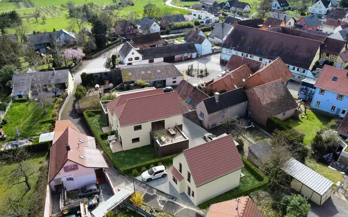 Durningen entre ville et campagne proche mairie à Durningen