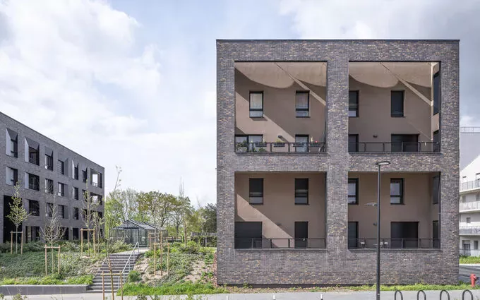 BROWNSTONE à Saint-Jacques-de-la-Lande (35136)