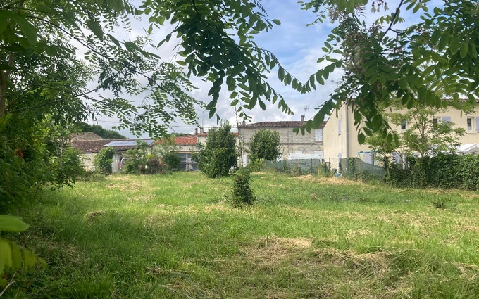 Terrain à bâtir à Saintes à Saintes (17100)